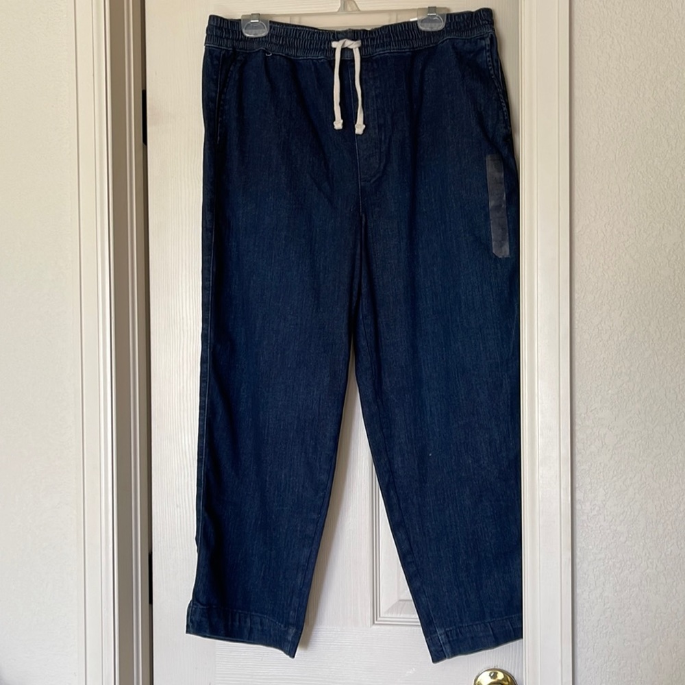 Pull-on wide-leg dark wash jeans